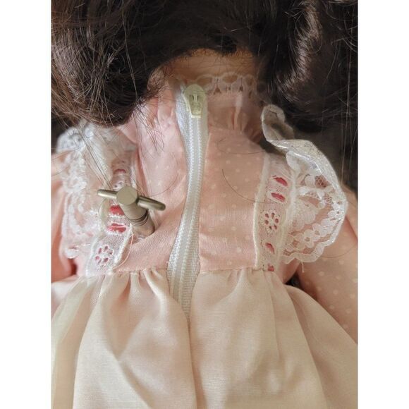 Brinn's Everything is beautiful wind up music porcelain doll collectible - Picture 8 of 8